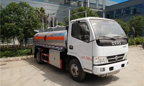 4.5立方東風(fēng)加油車(chē) 