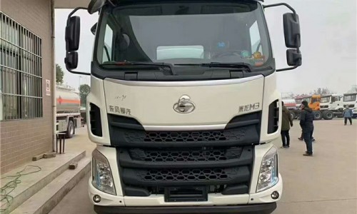 12立方柳汽乘龍運(yùn)油車(chē) 