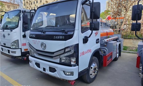 1.9立方東風(fēng)柴油加油車(chē) 