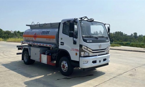 5噸東風(fēng)多利卡D6油罐車(chē) 